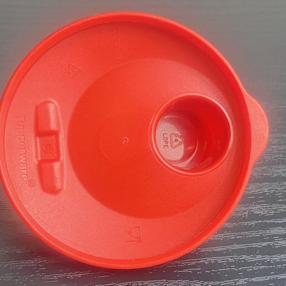Tupperware Flip-Top Seal for 16 oz. Straight-Sided Tumbler Cups Red Lid 5513 - Picture 6 of 9